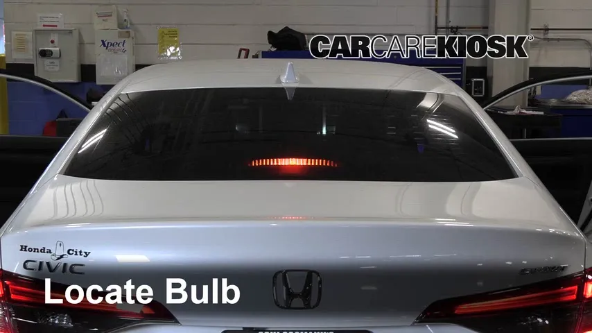 2022 Honda Civic Sport 2.0L 4 Cyl. Éclairage Feu de freinage central (remplacer l'ampoule)